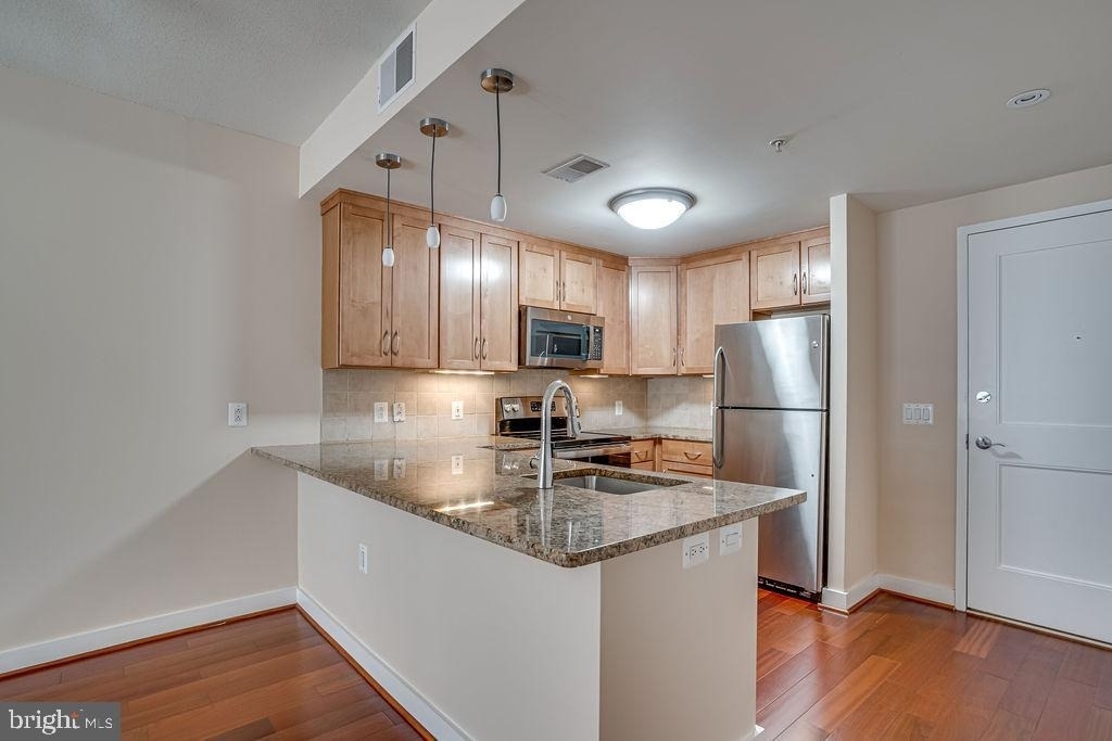 888 N Quincy Street - Photo 4