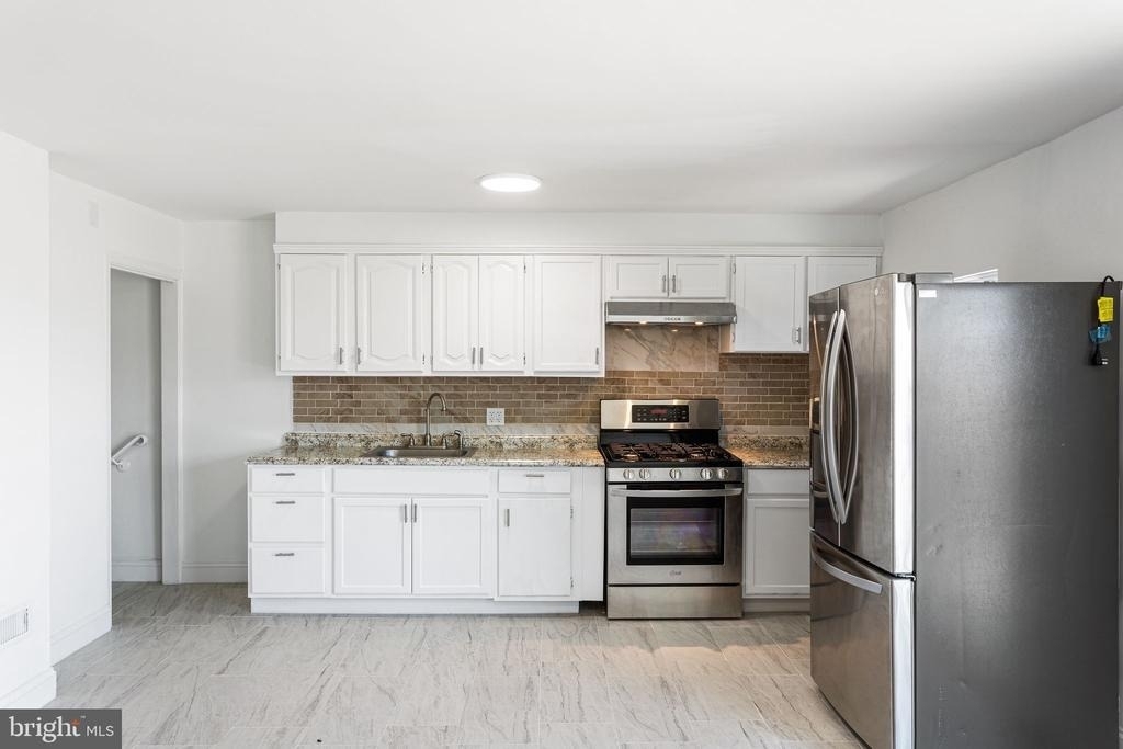 7545 Overbrook Avenue - Photo 8
