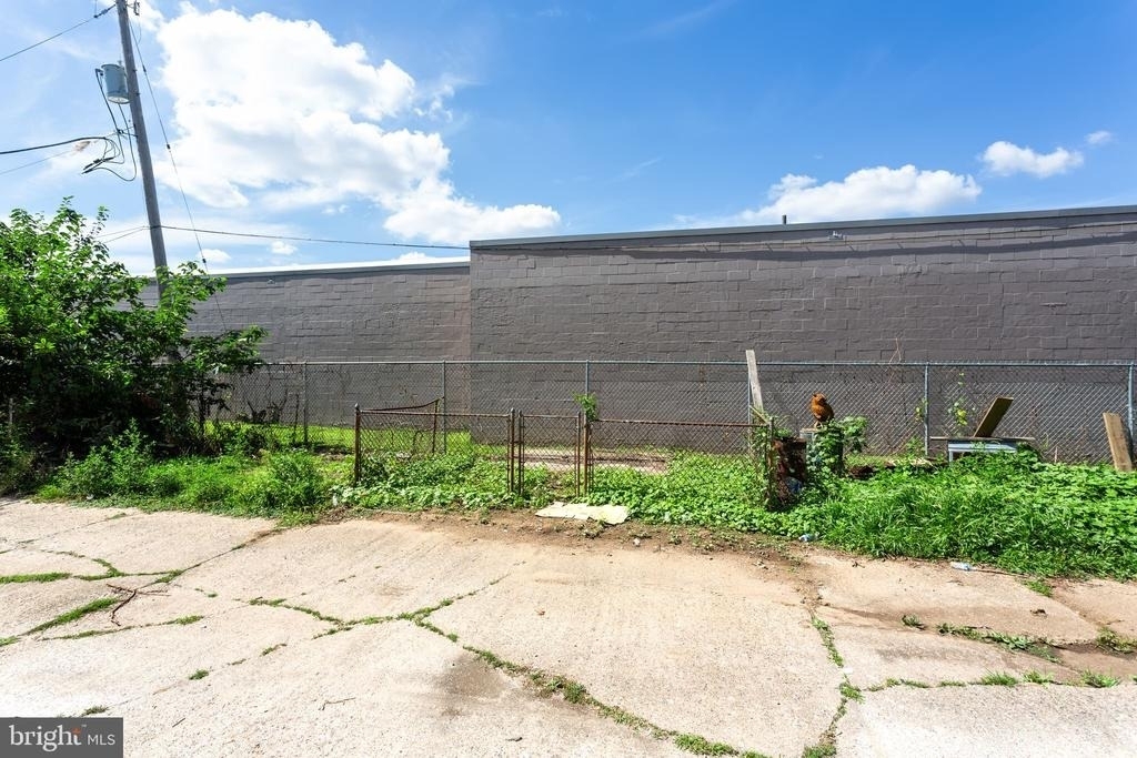 7545 Overbrook Avenue - Photo 25