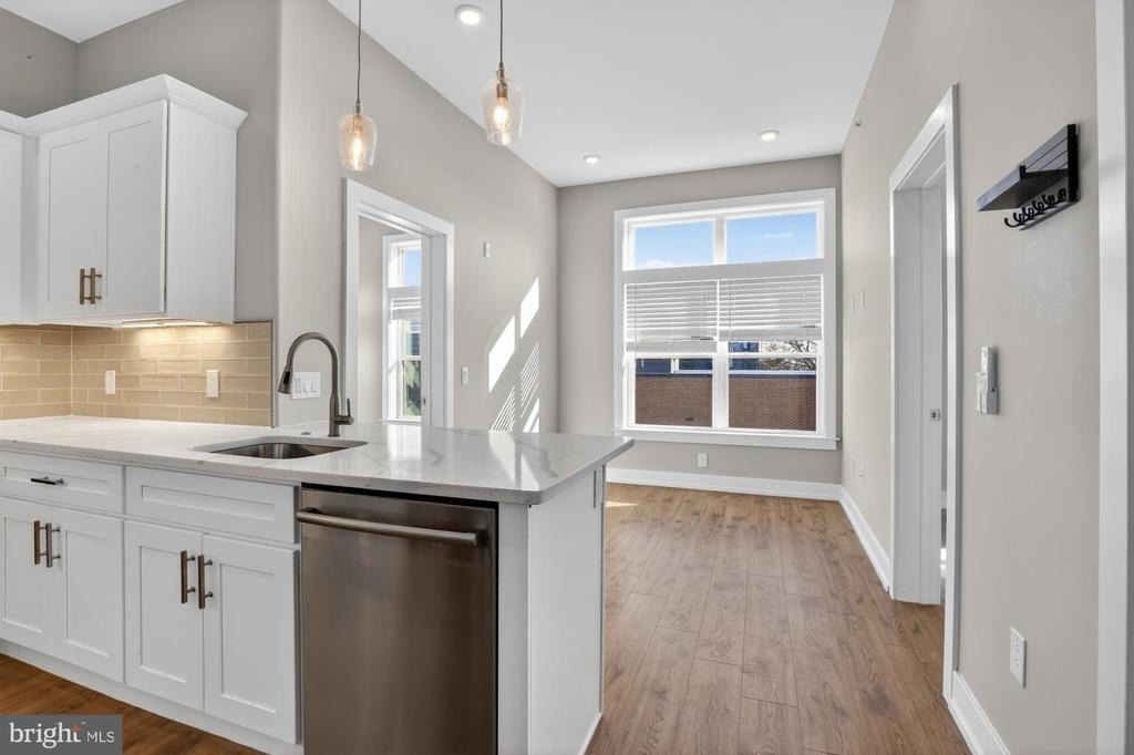 2034 N Front Street - Photo 2