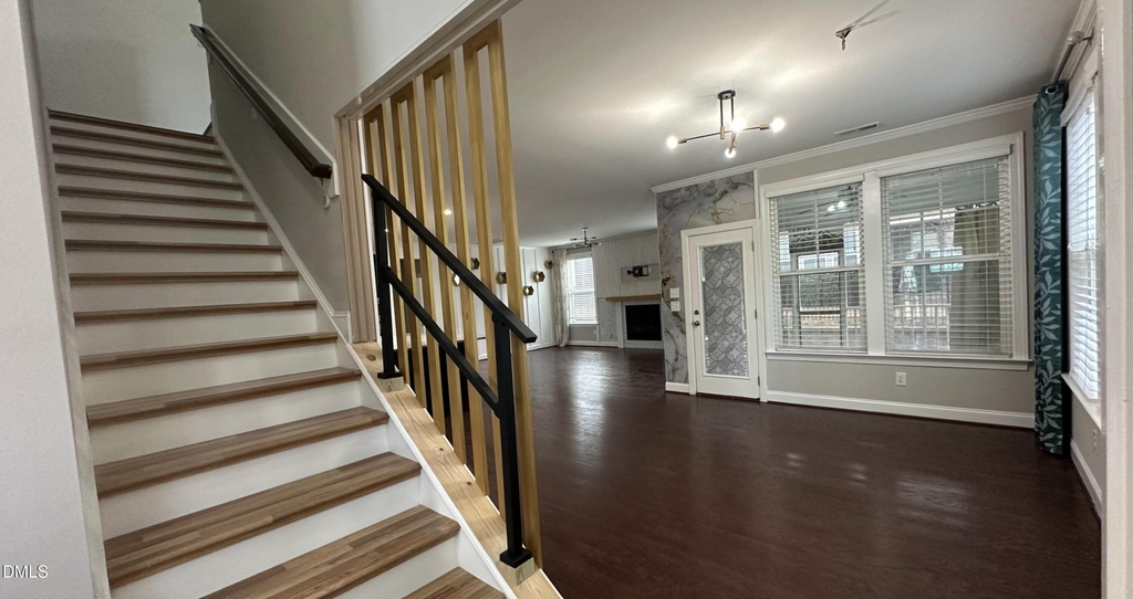 221 Hensley Oak Way - Photo 3
