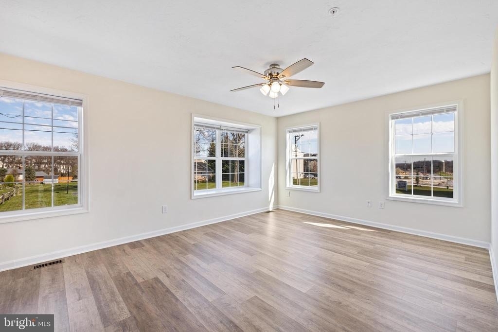 2055 Clinton Avenue - Photo 8
