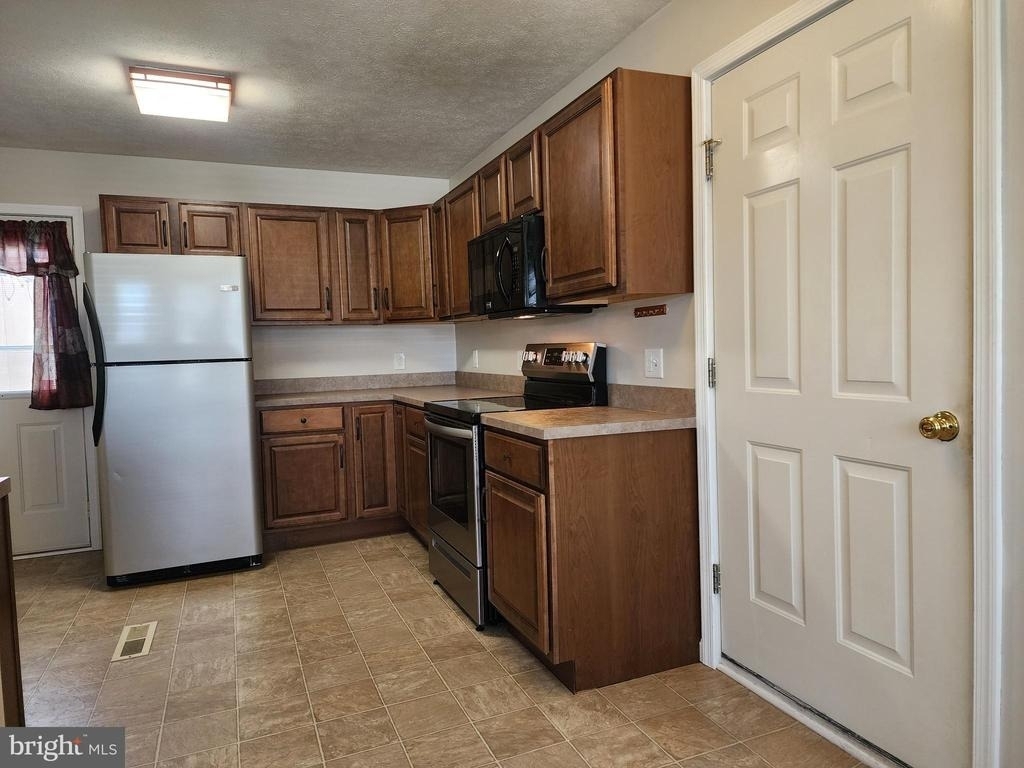 739 Stouffer Avenue - Photo 5