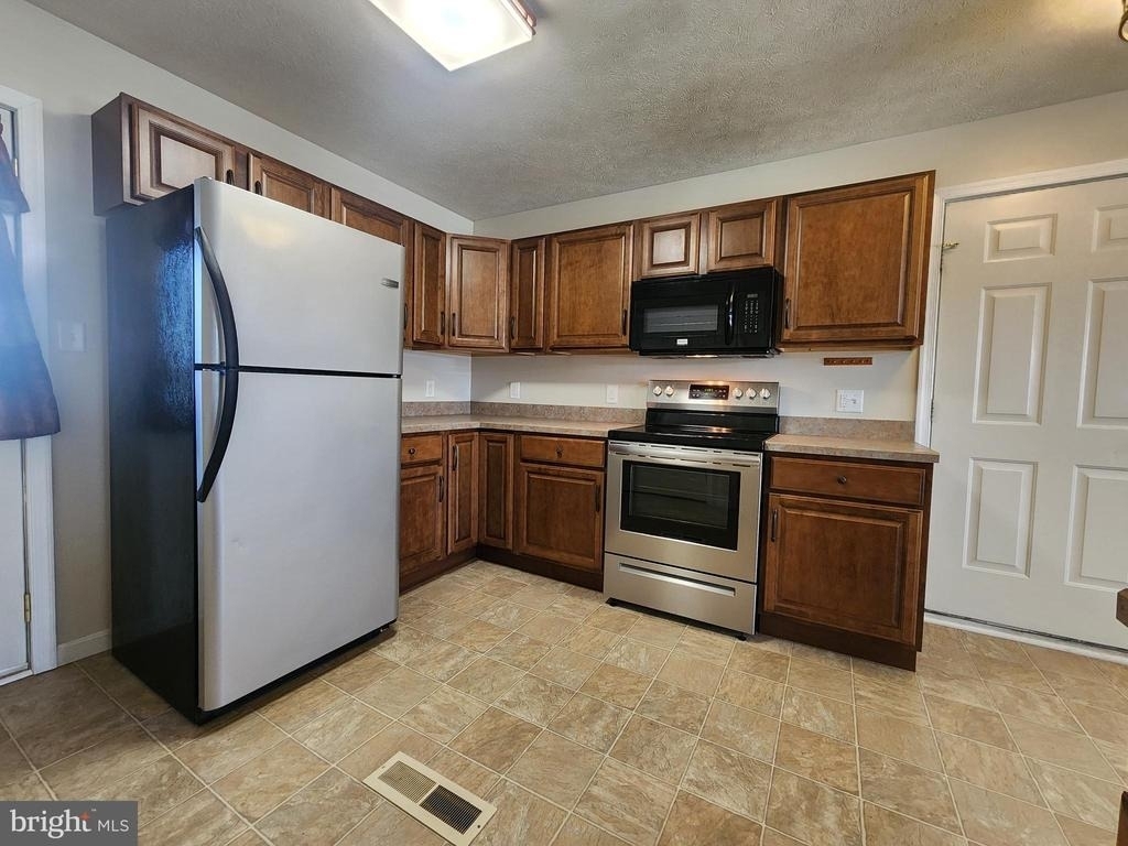 739 Stouffer Avenue - Photo 10