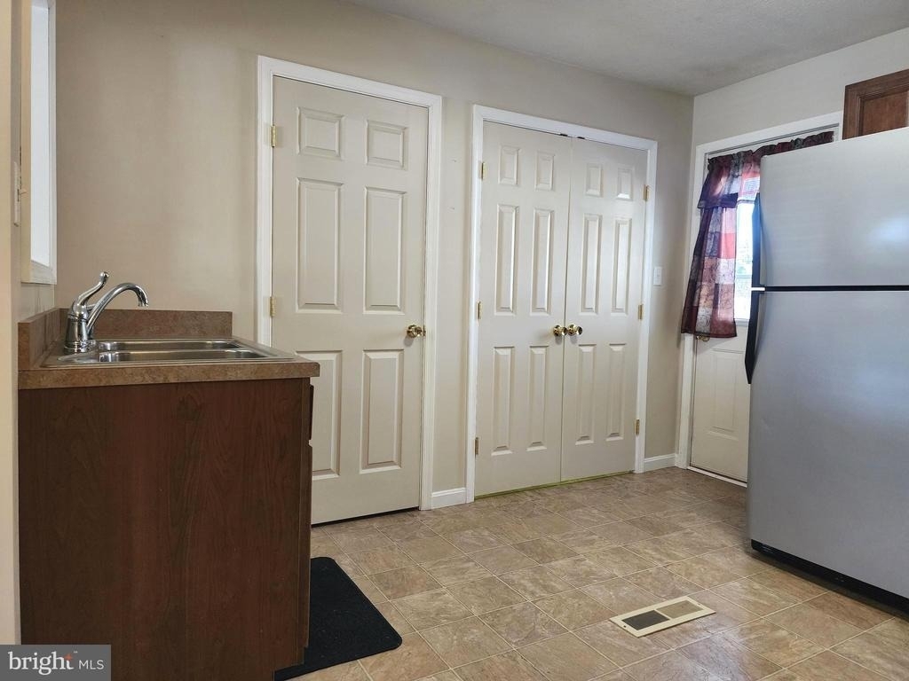 739 Stouffer Avenue - Photo 6