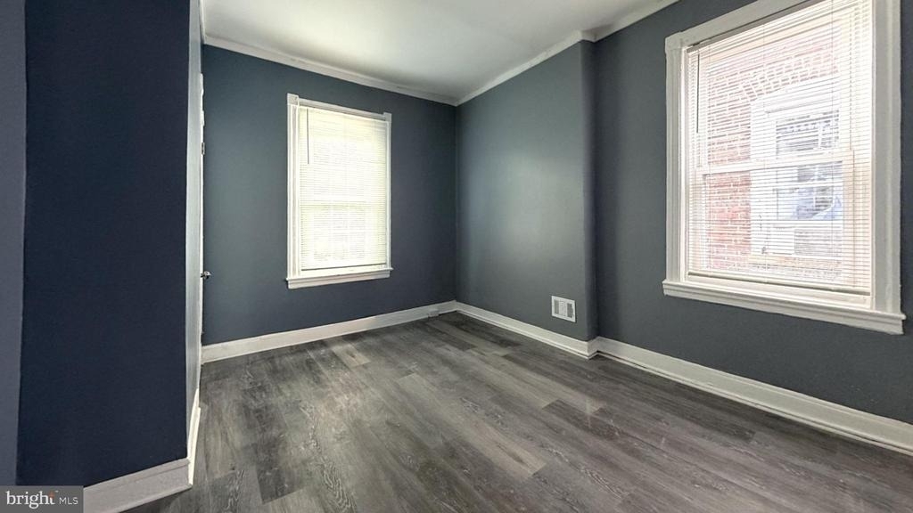 1110 Morton Avenue - Photo 3
