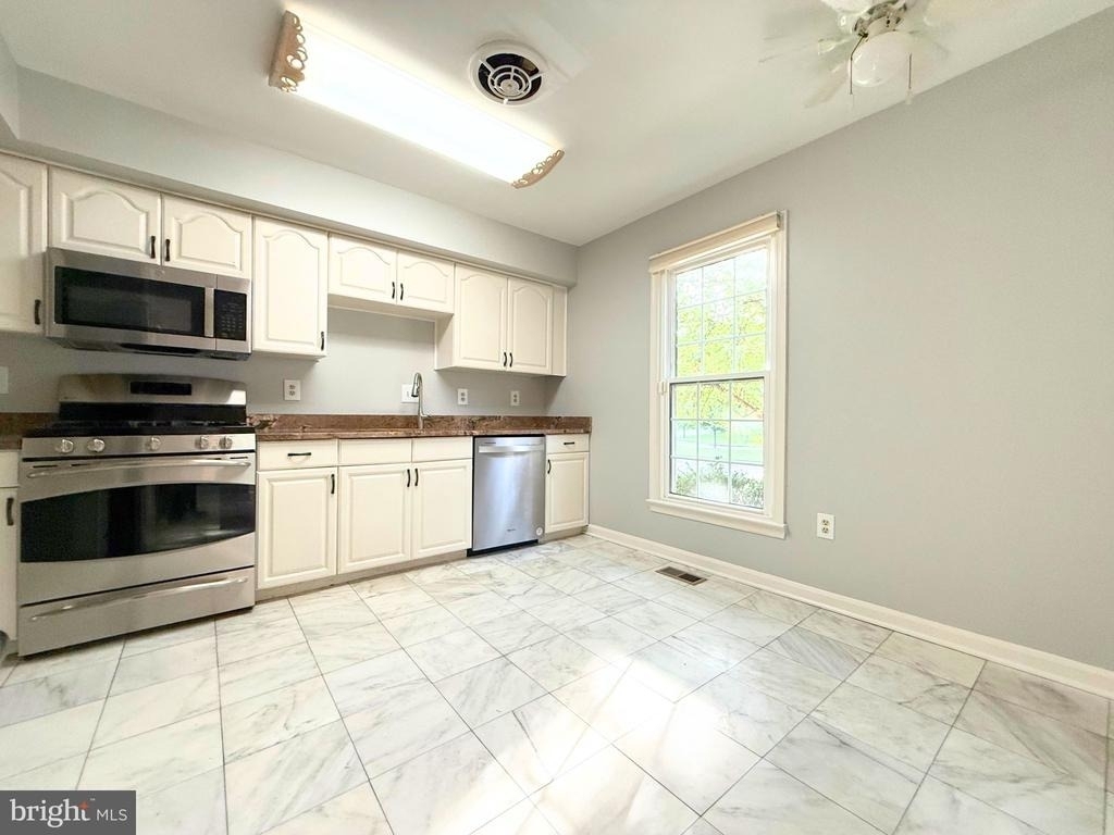11045 Candlelight Lane - Photo 5