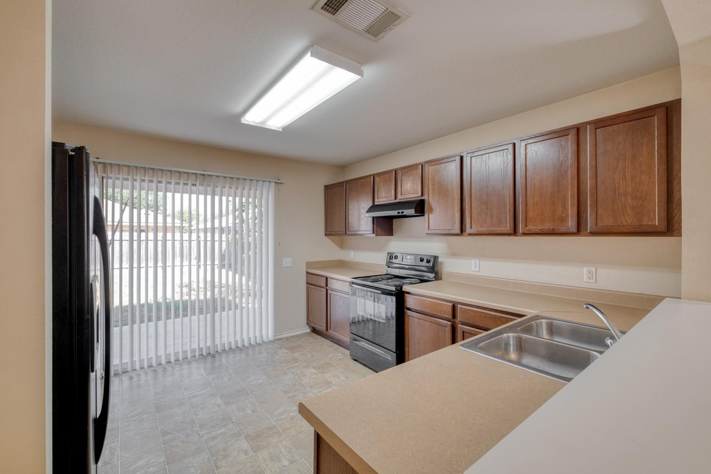 7412 Cayenne Ln - Photo 0