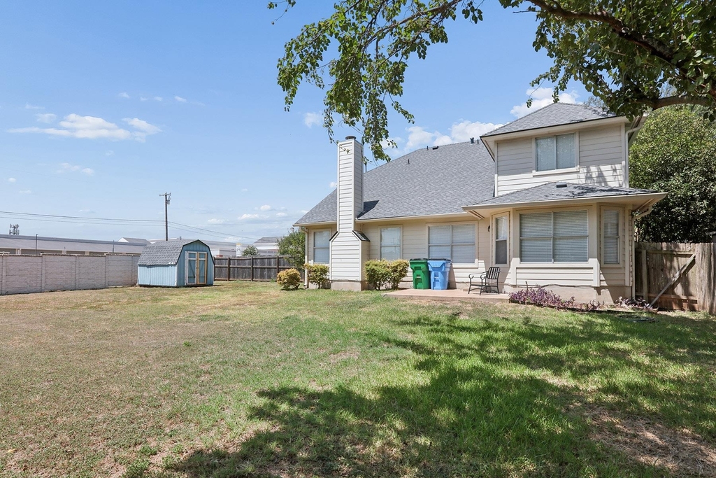 15301 Ecorio Dr - Photo 18