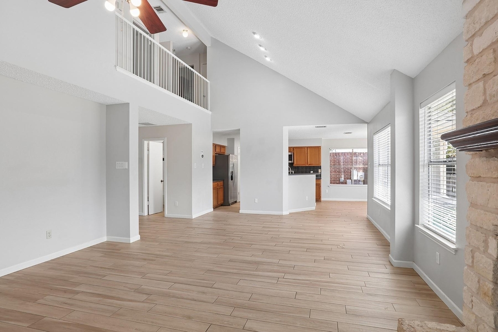 15301 Ecorio Dr - Photo 6