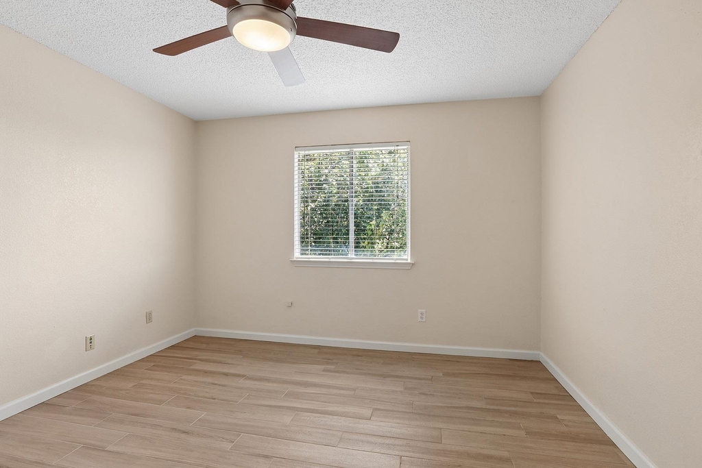 15301 Ecorio Dr - Photo 12
