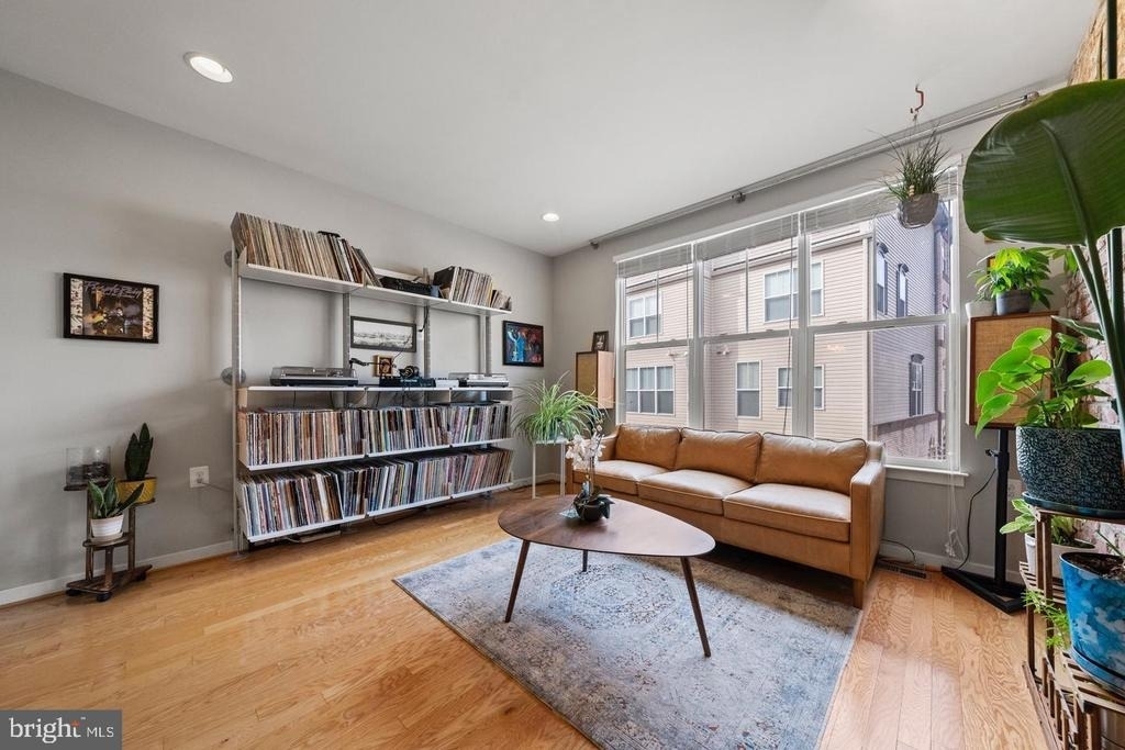 1445 Trafalgar Lane - Photo 7