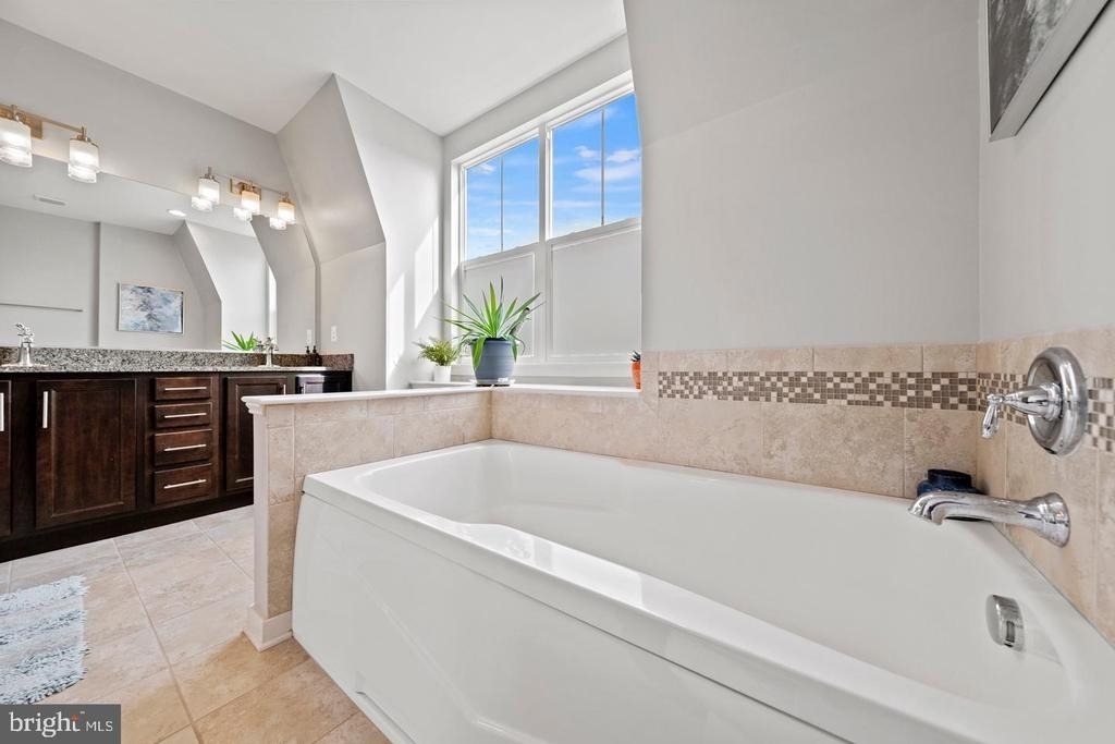 1445 Trafalgar Lane - Photo 17