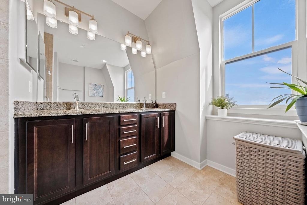 1445 Trafalgar Lane - Photo 16