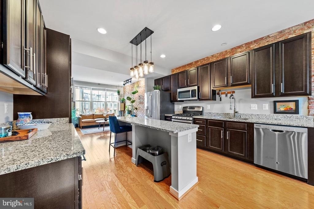 1445 Trafalgar Lane - Photo 3