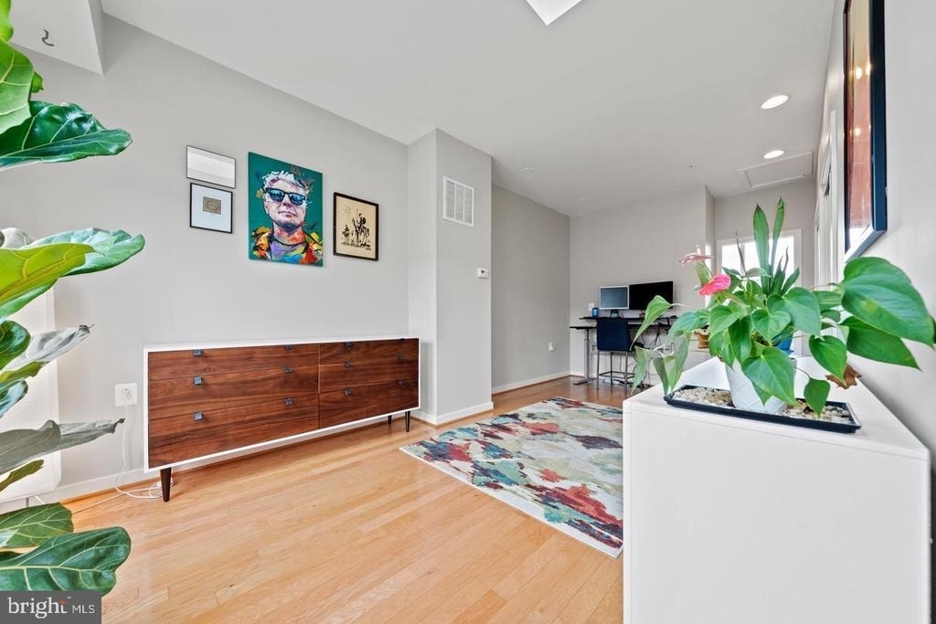 1445 Trafalgar Lane - Photo 9