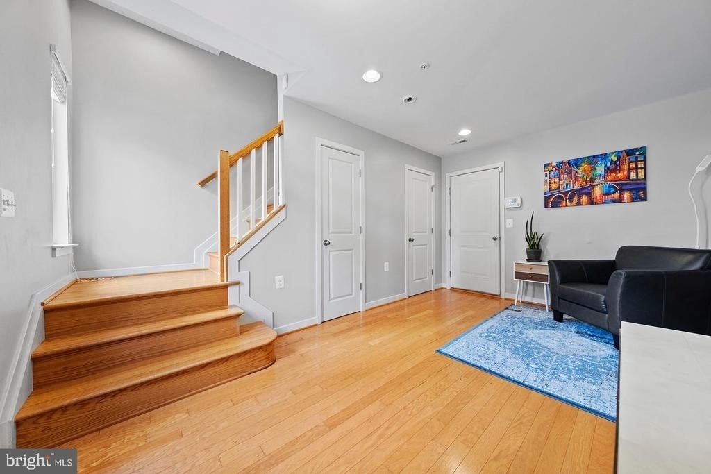 1445 Trafalgar Lane - Photo 1