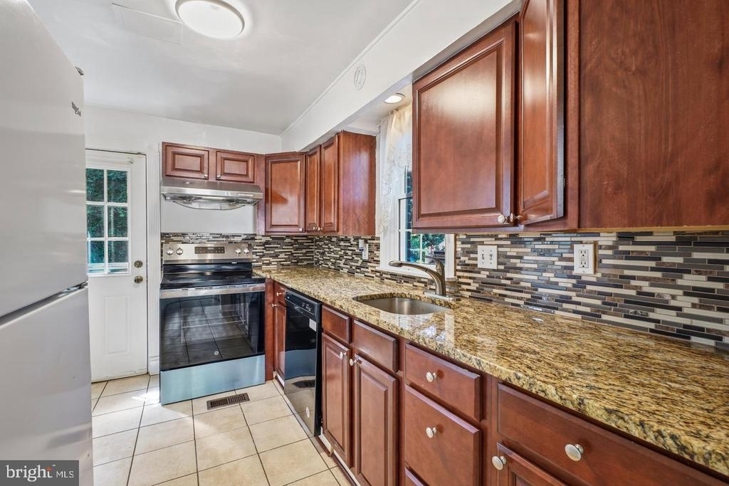 7022 Deerfield Road - Photo 13