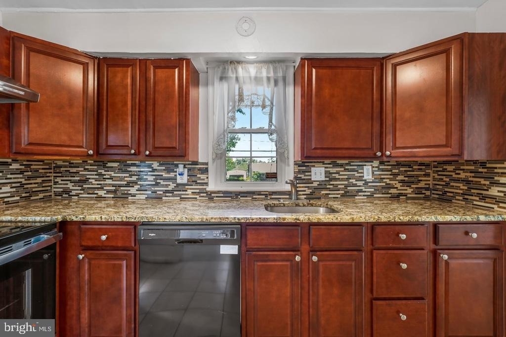 7022 Deerfield Road - Photo 11