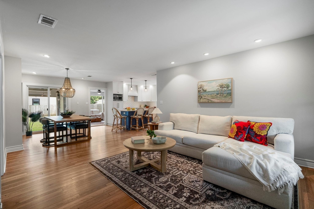 1215 Payne Ave - Photo 14