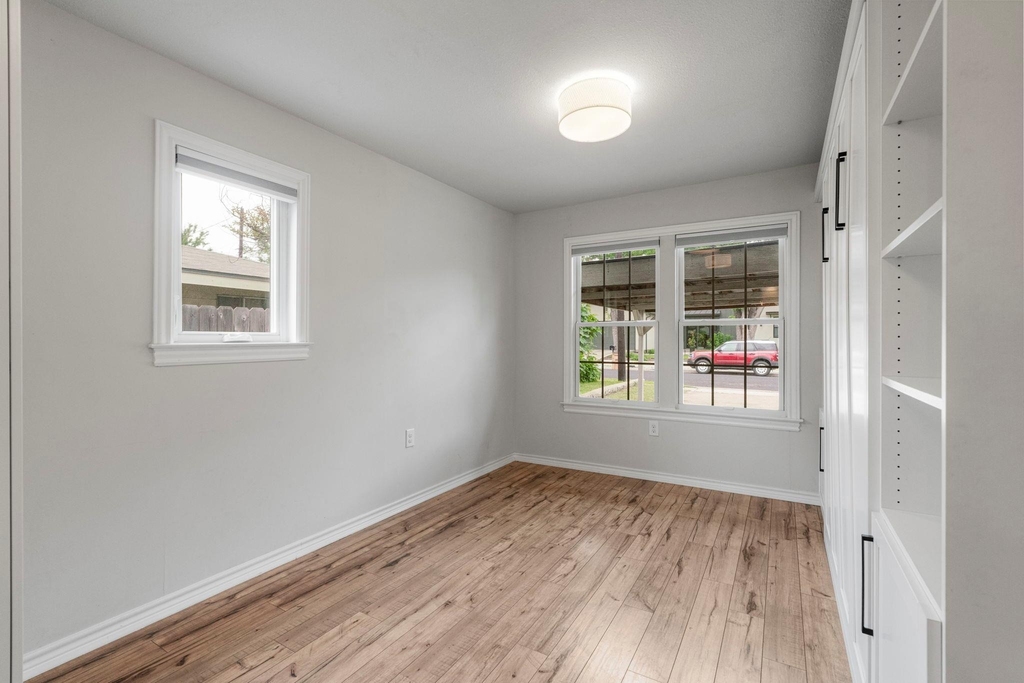 1215 Payne Ave - Photo 22