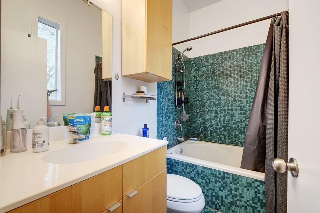 616 W 35th St - Photo 16