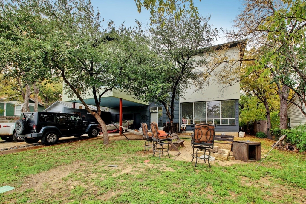 616 W 35th St - Photo 2