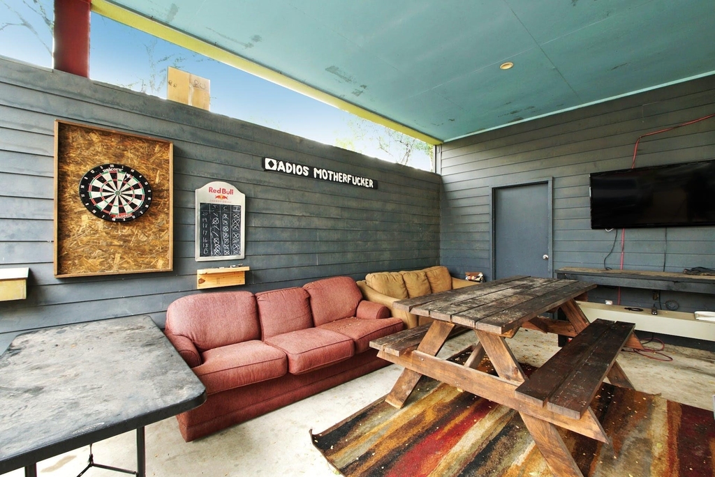 616 W 35th St - Photo 5
