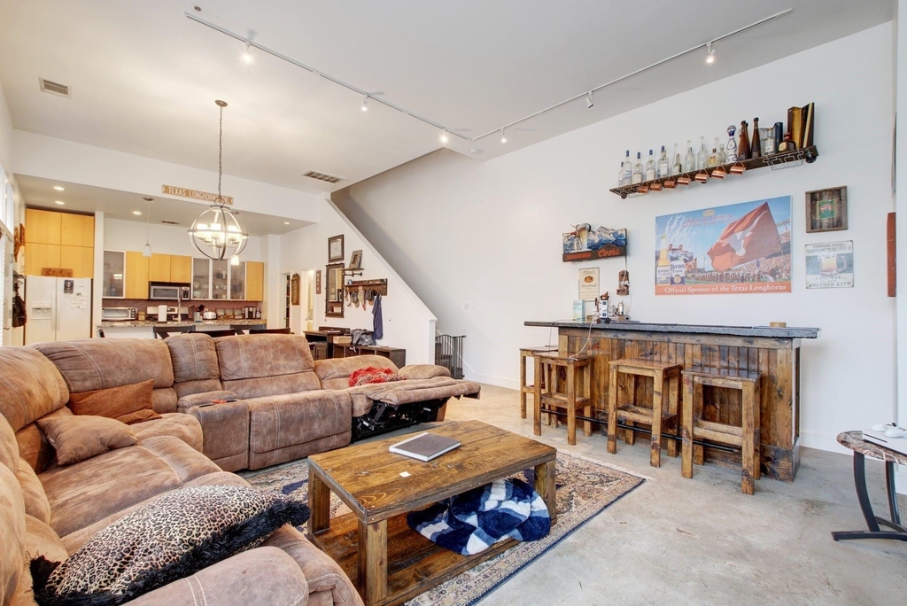 616 W 35th St - Photo 9