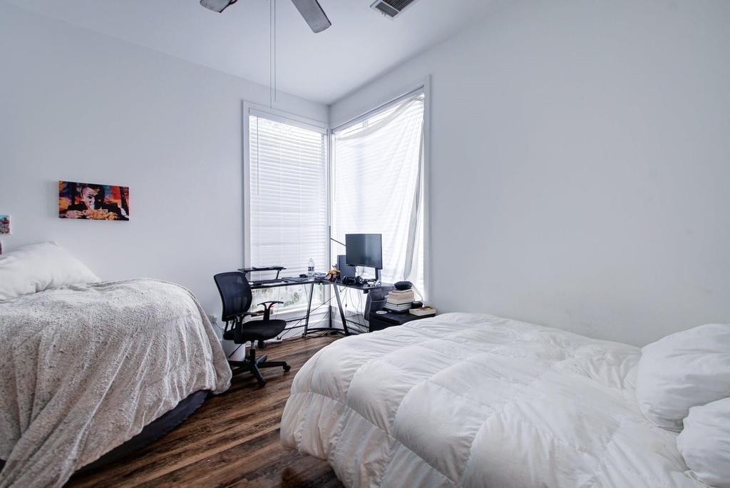 616 W 35th St - Photo 18