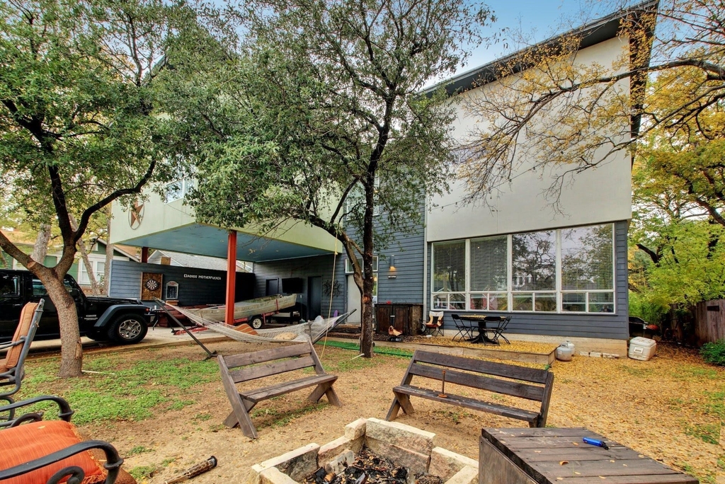 616 W 35th St - Photo 1