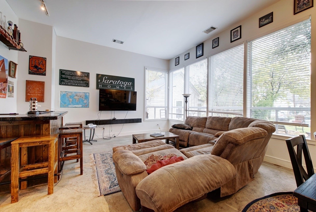 616 W 35th St - Photo 8