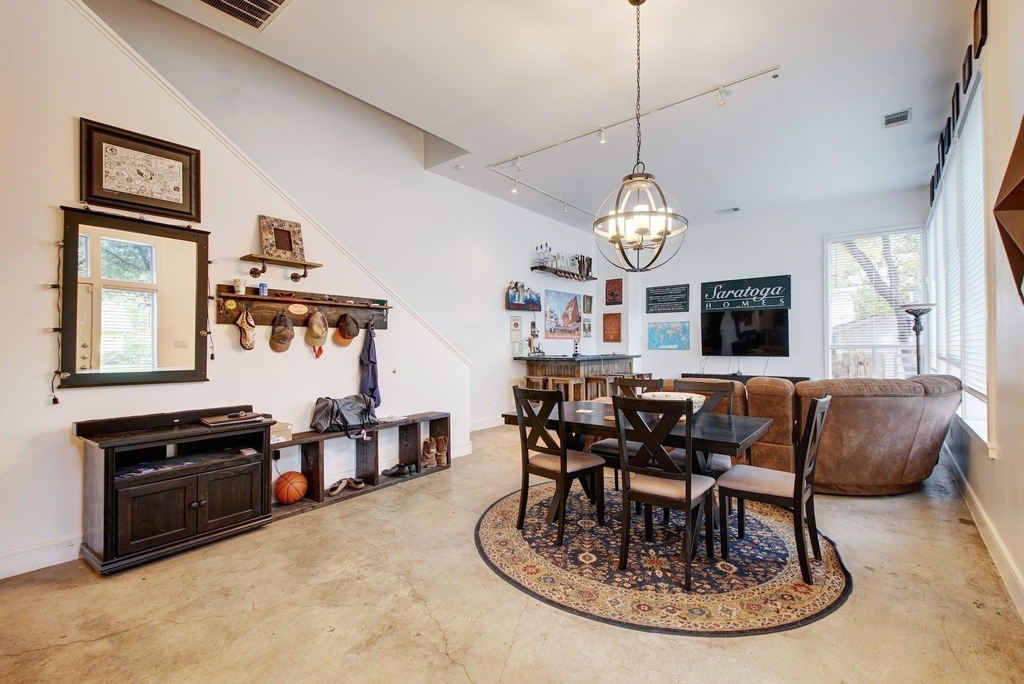 616 W 35th St - Photo 6