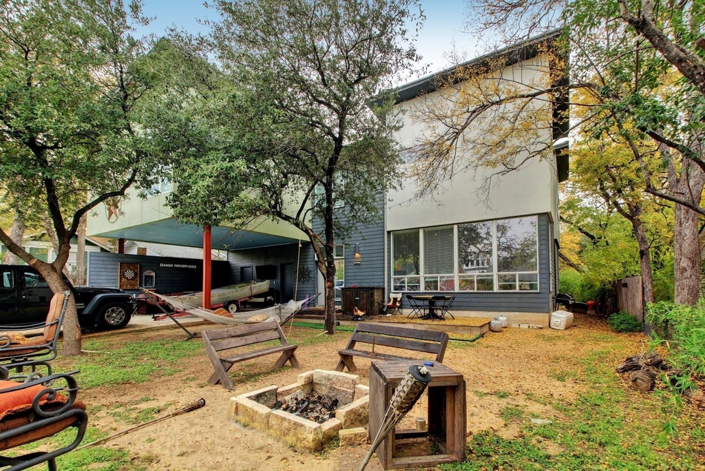 616 W 35th St - Photo 0
