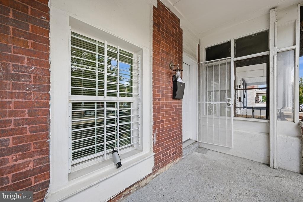 2914 E Madison Street - Photo 1