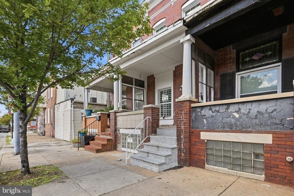 2914 E Madison Street - Photo 0