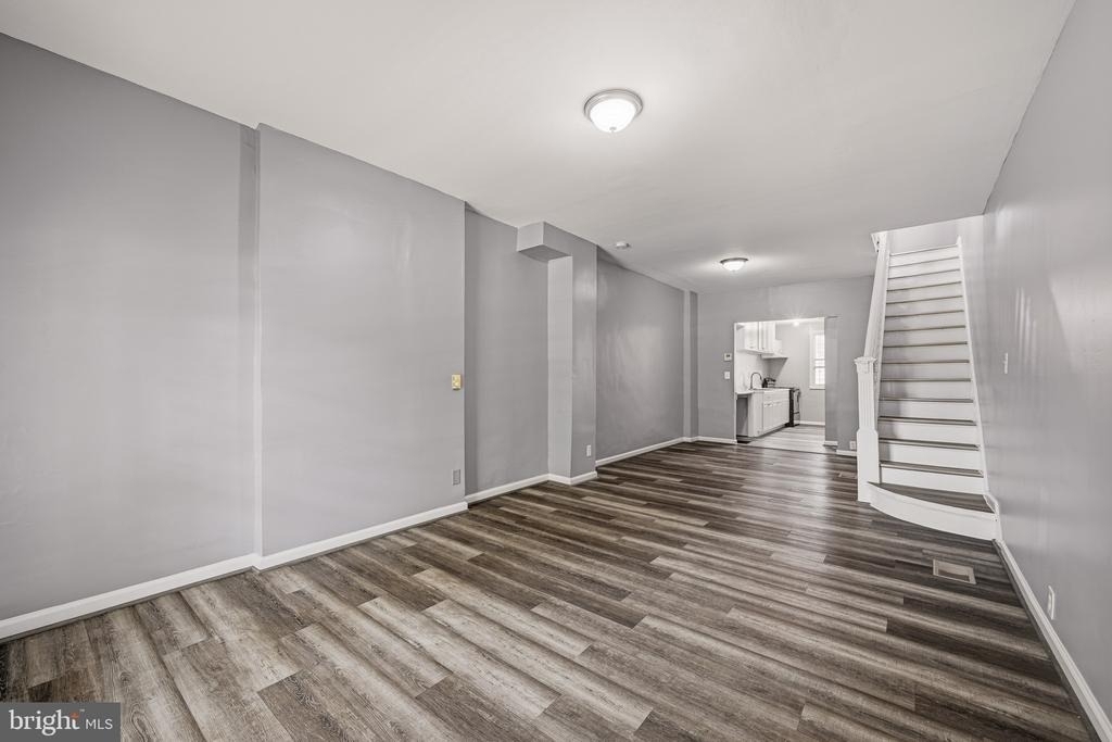 2914 E Madison Street - Photo 2