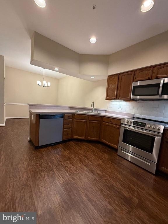 2702 Summerview Way - Photo 3