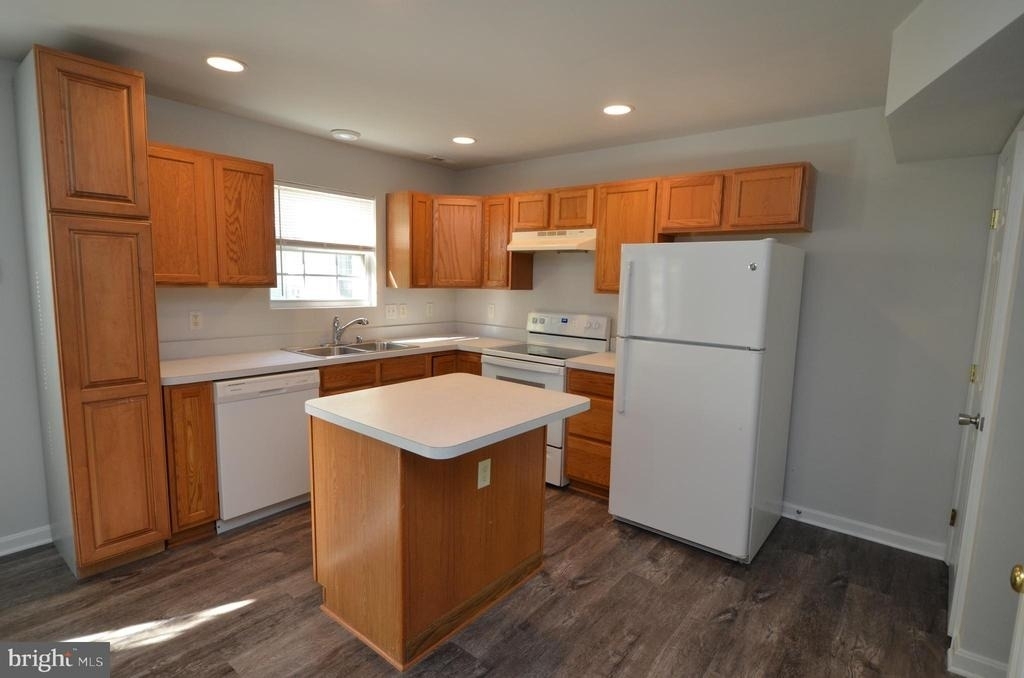 1161 Gwynne Avenue - Photo 2