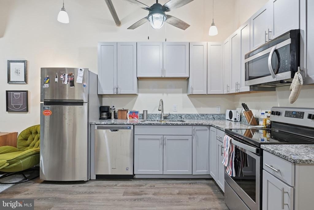 833 N Market Street - Photo 3