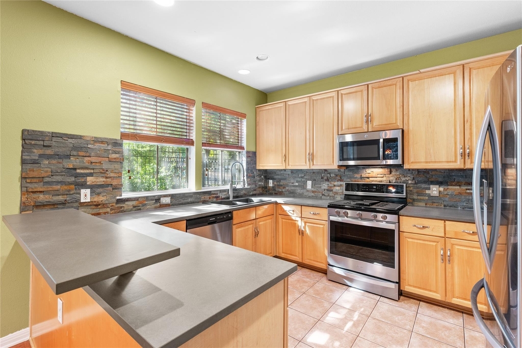 1011 Brodie St - Photo 11