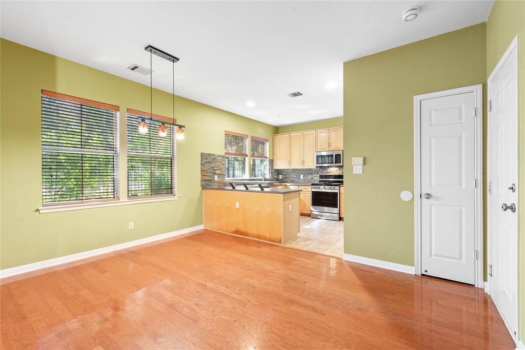 1011 Brodie St - Photo 10