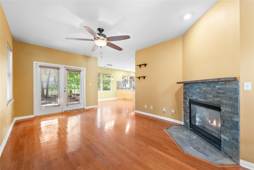 1011 Brodie St - Photo 3