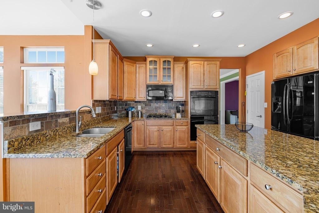 206 Markham Court - Photo 14