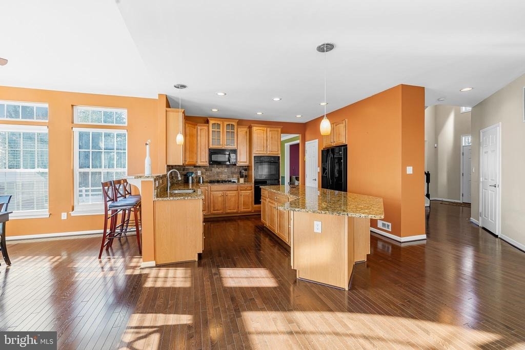 206 Markham Court - Photo 13