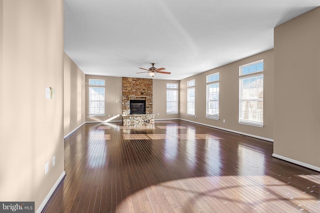 206 Markham Court - Photo 11