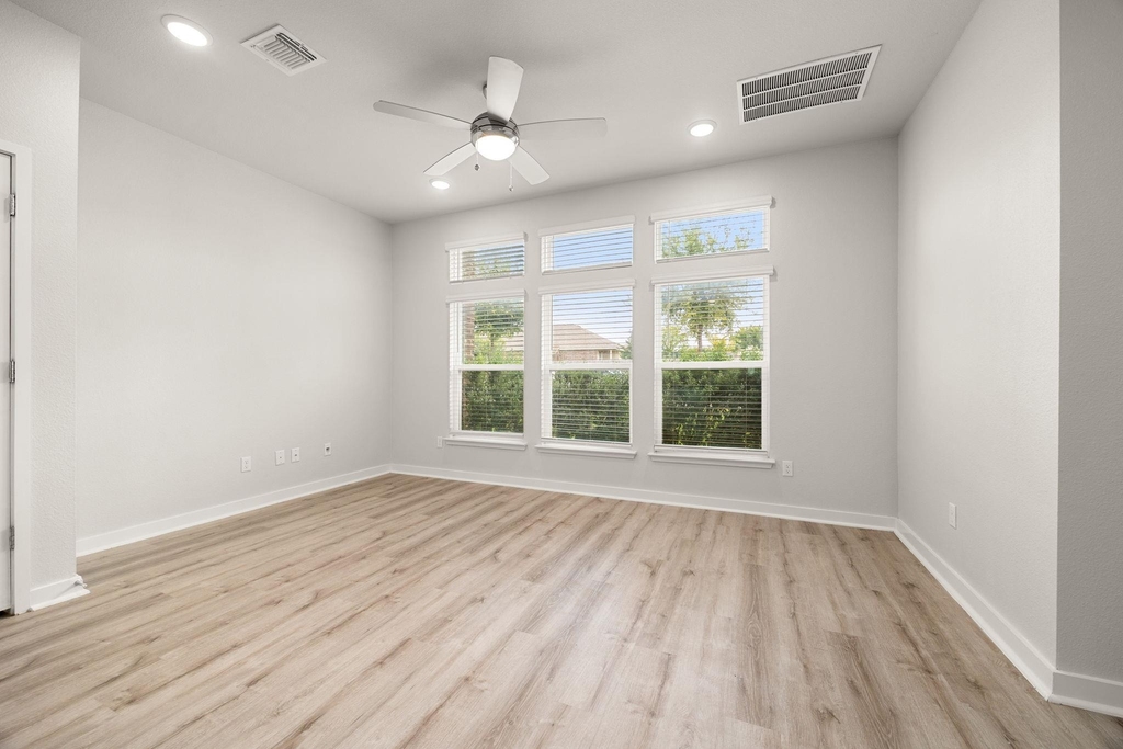 605 W South St - Photo 10