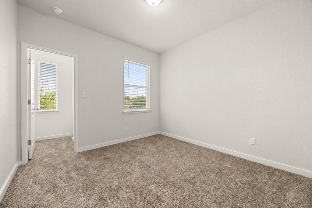605 W South St - Photo 27