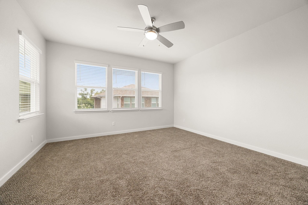 605 W South St - Photo 17