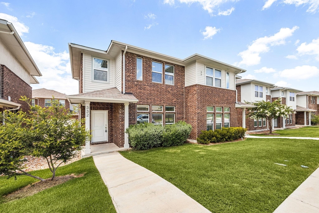 605 W South St - Photo 1